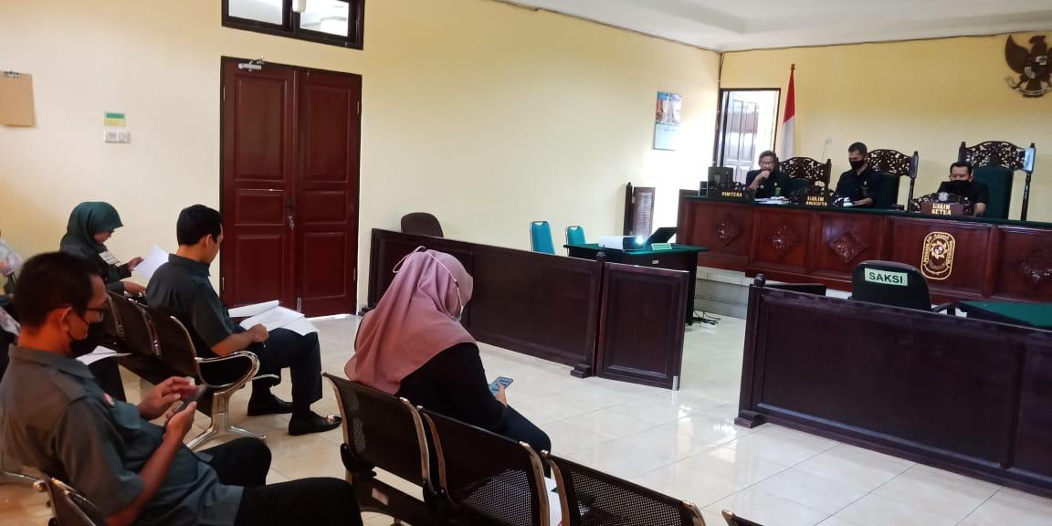 rapat review SOP 10