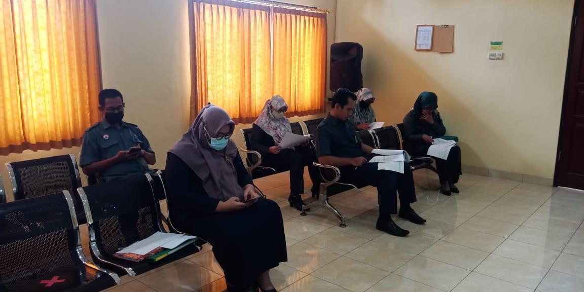 rapat review SOP 8