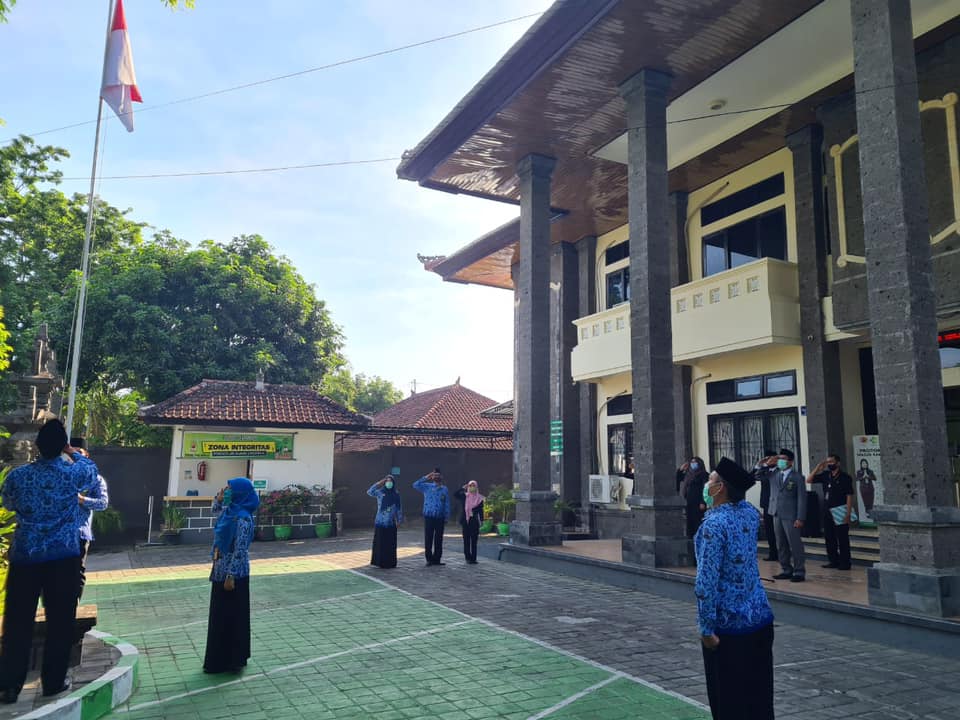 1 hormat bendera